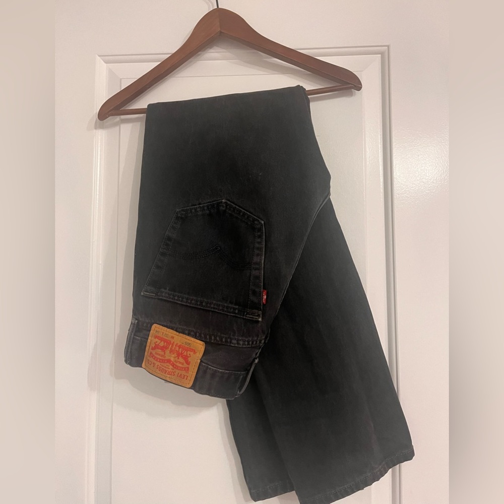 Black/Dark wash jeans: Levi’s 505 W:32 L:34